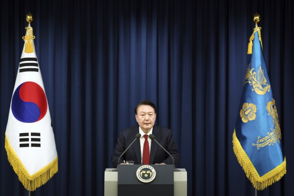 韩国实施戒严令，愤怒、勇敢和反抗持续了6个小时